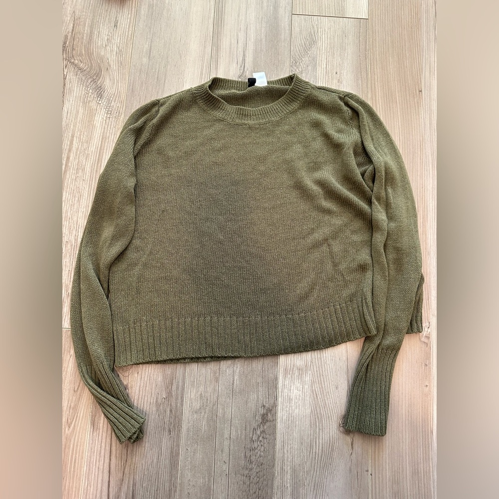 Khaki green thin knit shirt